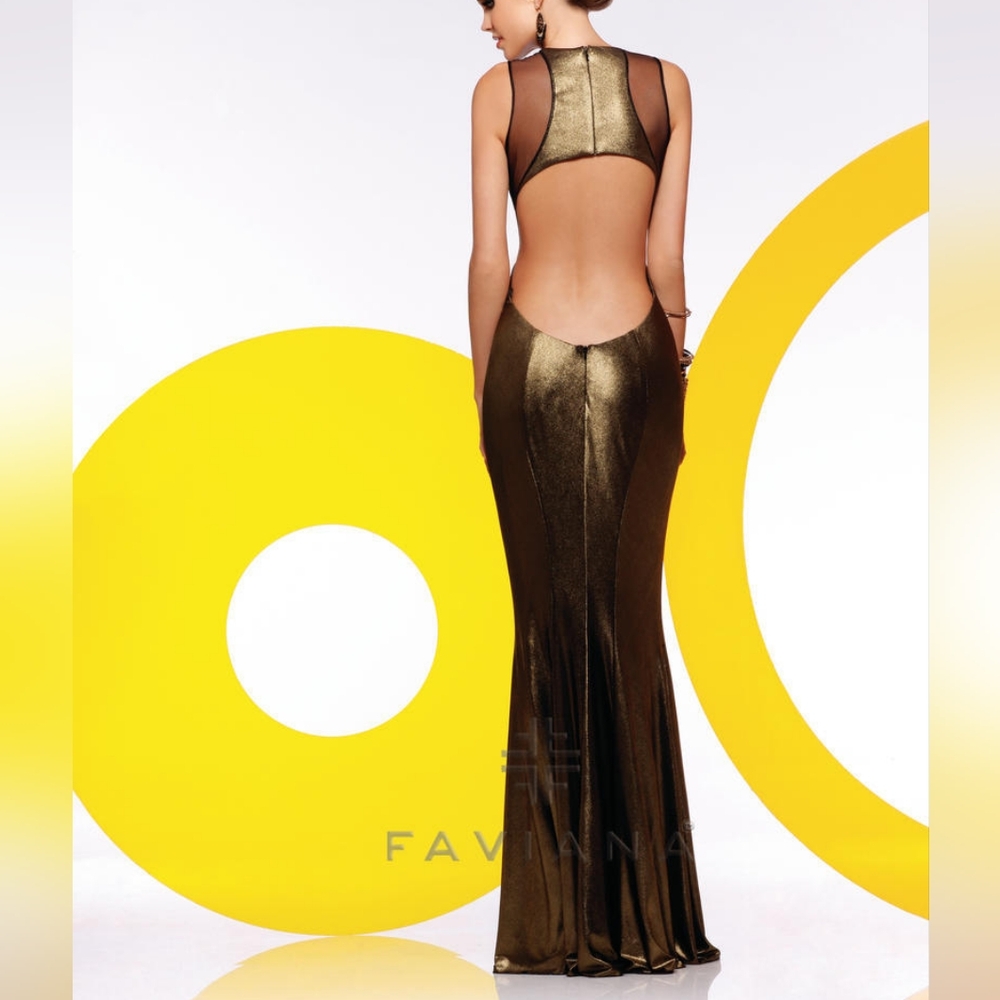 Elegant Gold Backless Dress 6